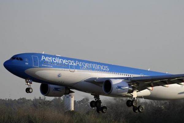 "El chamullo de la privatización": el informe del CEPA que destaca la eficiencia de las empresas estatales