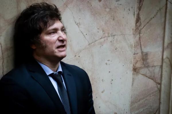 Milei ahora dice que ya no quiere la ley ómnibus porque "la casta quedó en evidencia"