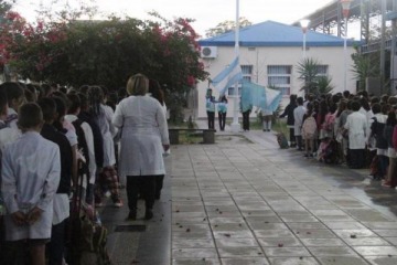 Foto de Empiezan las clases en varias provincias con un paro de los docentes de Ctera