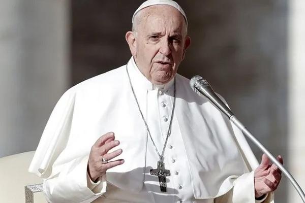 Papa Francisco: "El dios Mercado y la diosa Ganancia nos conducen a la deshumanización y a la destrucción"