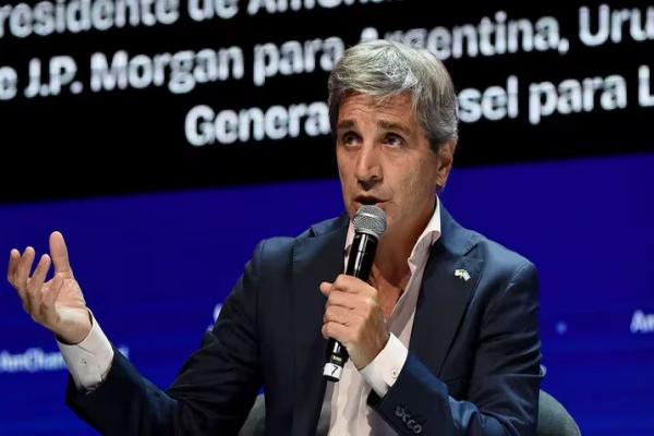 "Toto" Caputo: "Cuando se dice que el salario real perdió tanto, no es la inflación real