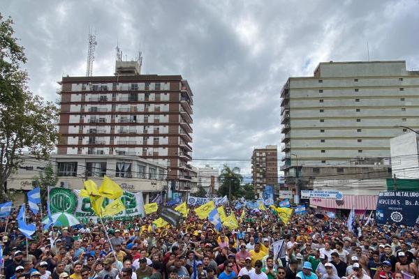 La UOM inició un paro de 72 horas y Paolo Rocca amenazó con los "240 mil de presentismo" que se pierden