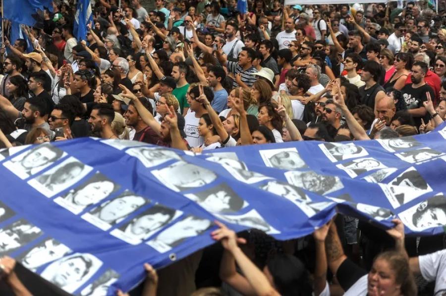 Primer Día de la Memoria en el gobierno de Milei: una Plaza de Mayo llena exigió una ley contra el negacionismo