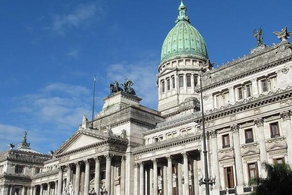 UP pidió que se prohiba el pago de las jubilaciones en cuotas