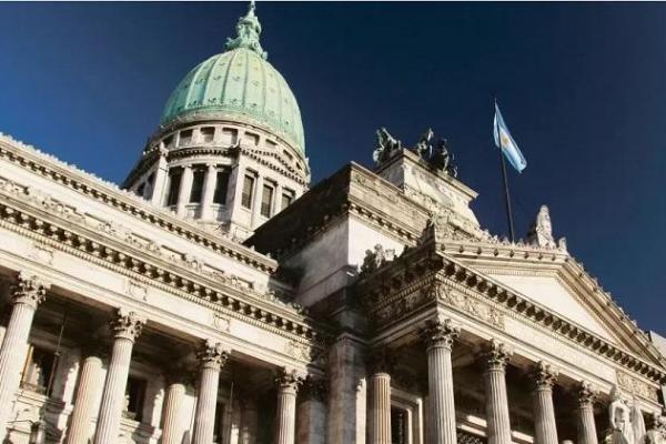 Por falta de acuerdos, La Libertad Avanza choca el Ómnibus con el Pacto de Mayo