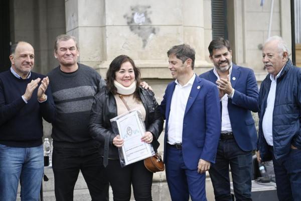 Kicillof entregó escrituras y anunció nuevas obras de infraestructura en Tres Arroyos