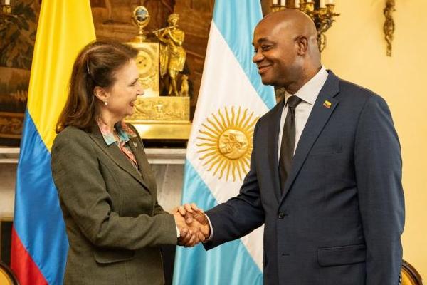 Tras los insultos de Milei a Petro, Mondino se reunió con el canciller de Colombia