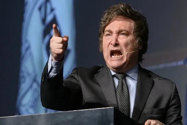 "Caída intelectual": Milei salió a contraatacar tras el discurso de Cristina Kirchner con fuertes críticas al Gobierno