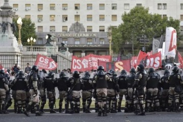 Contra la ley ómnibus: Gendarmería activa el protocolo en las inmediaciones del Congreso por las movilizaciones 