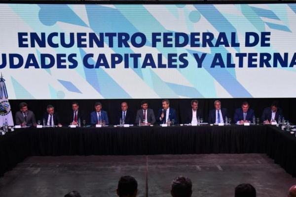 Pullaro: Queremos acompañar el Pacto de Mayo, pero entendemos que no solo tiene que ser un debate fiscal"
