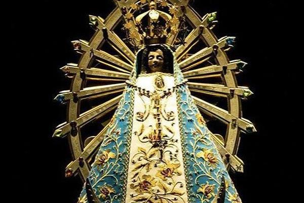 Tras la inauguración del Salón de Mujeres del Bicentenario, CFK compartió la imagen de la Virgen de Luján