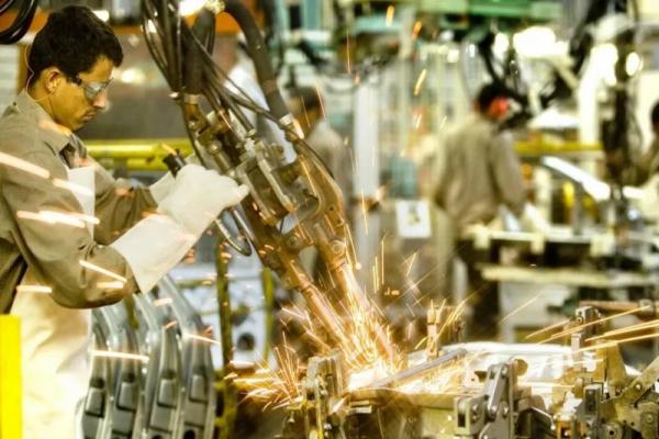 La industria cayó más del 21% interanual en marzo, el mayor desplome desde la pandemia