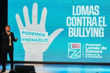 Junto a Wado de Pedro, Otermín presentó un programa para la erradicación del bullyng