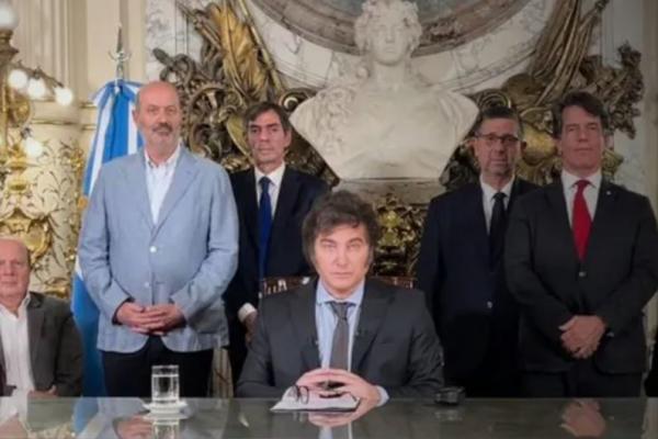 El Gobierno extorsiona con que habrá más ajuste e impuestos si no le aprueban las "Bases"