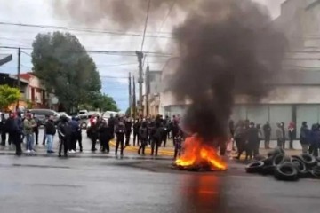 El Gobierno de Misiones denunció por "sedición" a los policías que tomaron el Comando Radioeléctrico
