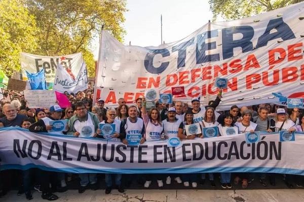 Gremios docentes convocaron a un paro nacional de 24 horas para este ...