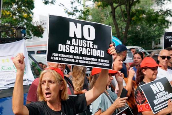 Denuncian que el Gobierno quiere desregular las prestaciones  a Personas con Discapacidad  y habrá una protesta