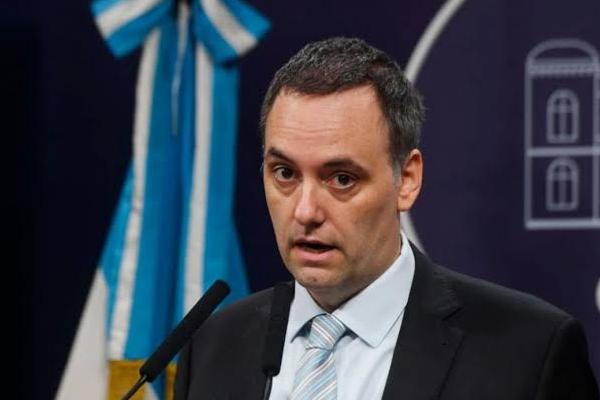 El Gobierno justificó la crisis por falta de gas con la temporada otoñal: "Si no hubiera hecho tanto frío no habría faltante de GNC"