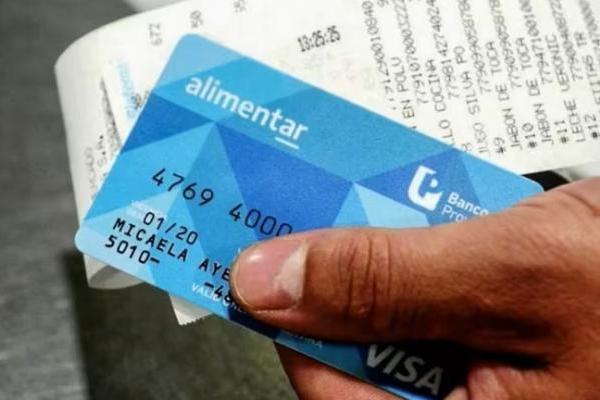 El Gobierno anunció un aumento de la AUH y Tarjeta Alimentar