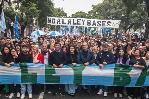 Espinoza sobre la Ley de Bases: Milei quiere generar un retroceso de veinte años en la Argentina