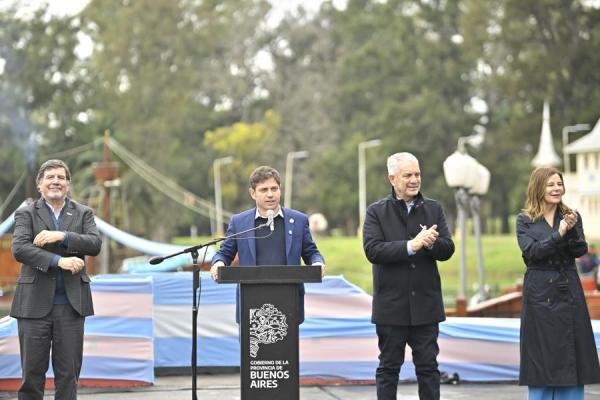 Kicillof: "En la provincia de Buenos Aires se quiere, se respeta y se ama a la bandera