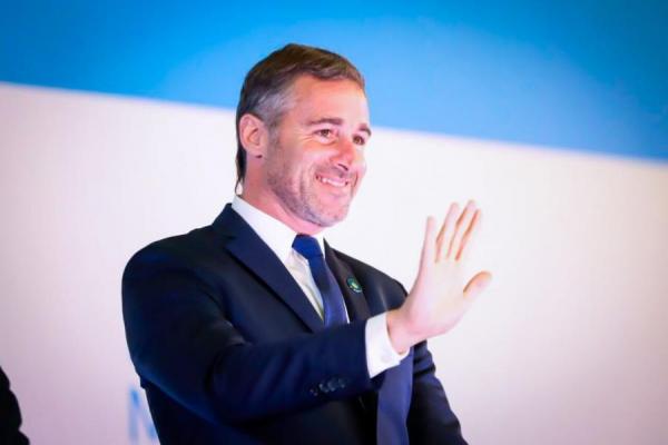 Achával acompañó a los alumnos de Pilar en su promesa a la bandera