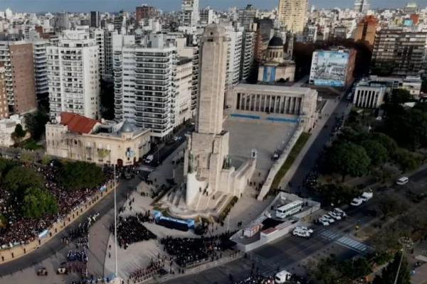 Bregman dejó en offside al Gobierno por la poca convocatoria en Rosario y Villarruel le dijo que no tenía autoridad moral