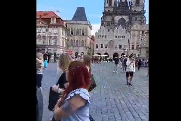 El Gobierno dijo que no iba a "hacer más turismo" pero Karina Milei paseó con fotos en Praga