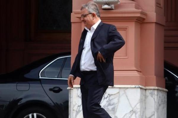 Insólito: gobenador aliado a Milei propuso a su abogado para la Corte provincial