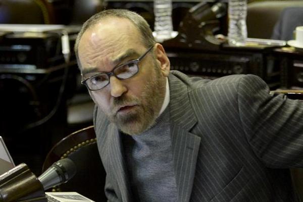 "No veo la urgencia", dijo el diputroll Iglesias al distanciarse del reclamo de la coparticipación por parte de Macri