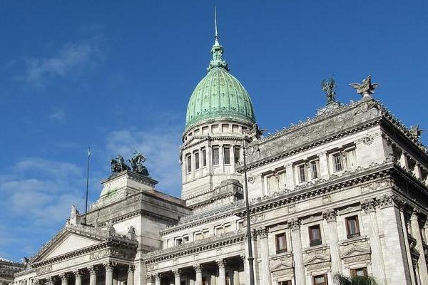 Diputados radicales pidieron declarar la emergencia presupuestaria para salarios universitarios