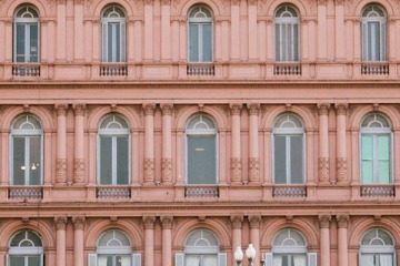 Foto de A puertas cerradas en Casa Rosada: Bullrich y Santi Caputo encabezaron una reunin con gente de la SIDE y Seguridad