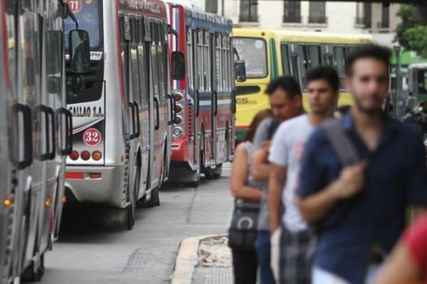 Paro de colectivos por un brutal ataque a un chofer: a qué líneas afecta la medida de fuerza