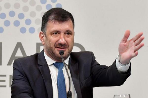 Aparecieron comprometedoras imágenes de Kueider en su despacho contando dinero