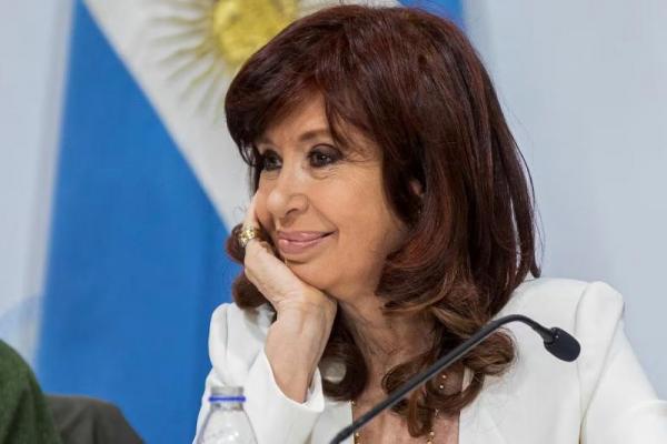 "A vos solito no te da la nafta": Cristina Kirchner cruzó a Milei tras la decisión de Trump de prohibirle el ingreso a EEUU