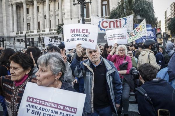 El Gobierno oficializó el bono de $70 mil para jubilados y la cifra sigue congelada hace más de un año