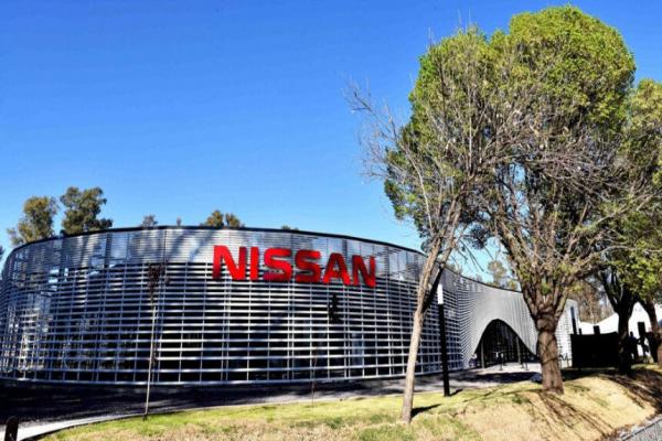 Llaryora se quedó corto con las compras y Nissan se lleva la fabricación de la Frontier a México