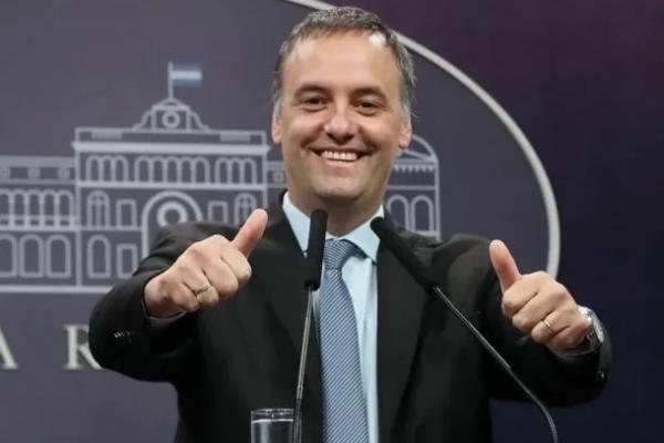 Adorni lanzó su primer spot como candidato a legislador: "Terminamos con los curros y cumplimos todo lo que prometimos"