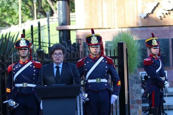 A 43 años de la Guerra de Malvinas, Milei reivindicó a las Fuerzas Armadas y llamó a los "malvinenses" a "ser argentinos"