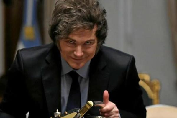 El mensaje criptico de Milei: la insistencia en la motosierra y el ajuste en medio de la crisis global