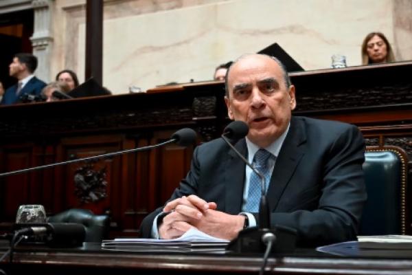 Francos defendió despidos masivos y la suspensión de las PASO, pero evitó hablar del escándalo cripto