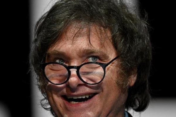 Milei vuelve a los chimentos y se mete en el escándalo de Viviana Canosa