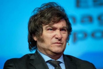 El Financial Times advirtió sobre las consecuencias de la devaluación y el acuerdo de Milei con el FMI