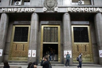 Foto de Post cepo, Caputo se pone a prueba con la deuda en pesos y busca refinanciar $7,5 billones en ttulos