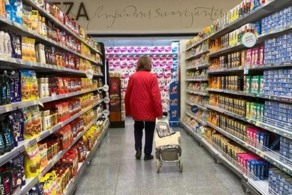 Mientras Milei atribuye la caída del consumo a las compras en Mercado Libre, las ventas no repuntan y acumulan 15 caídas consecutivas