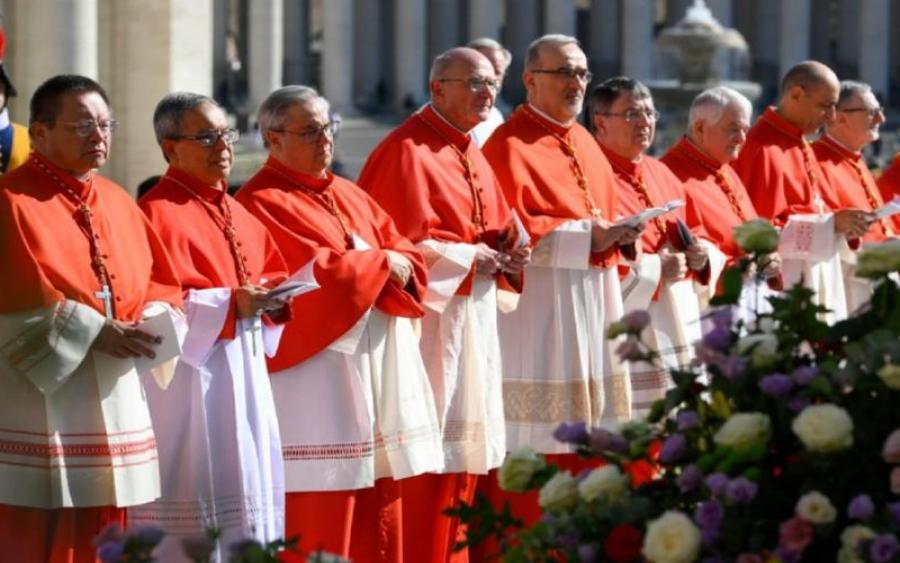 Los cardenales llegan a Roma para debatir quién será el sucesor del Papa Francisco en el Vaticano