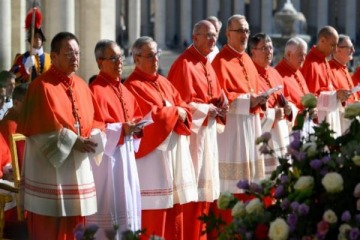 Foto de Los cardenales llegan a Roma para debatir quin ser el sucesor del Papa Francisco en el Vaticano