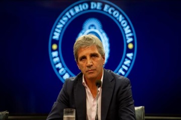 Luis Caputo anticipó que el Gobierno avanzará en una reforma del IVA para fomentar la competencia entre provincias