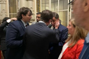 Anularon el cierre de la causa iniciada por Facundo Manes contra Santiago Caputo por amenazas