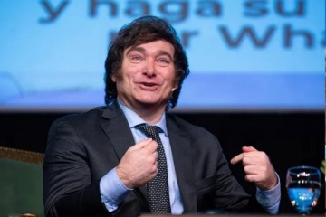 Milei en "modo reelección" prometió una importante "baja de impuestos" y deslizó la posibilidad de "dos mandatos"